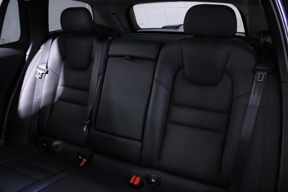 2.0 T6 Plug-in hybrid AWD Plus Dark | H/K | PANO |