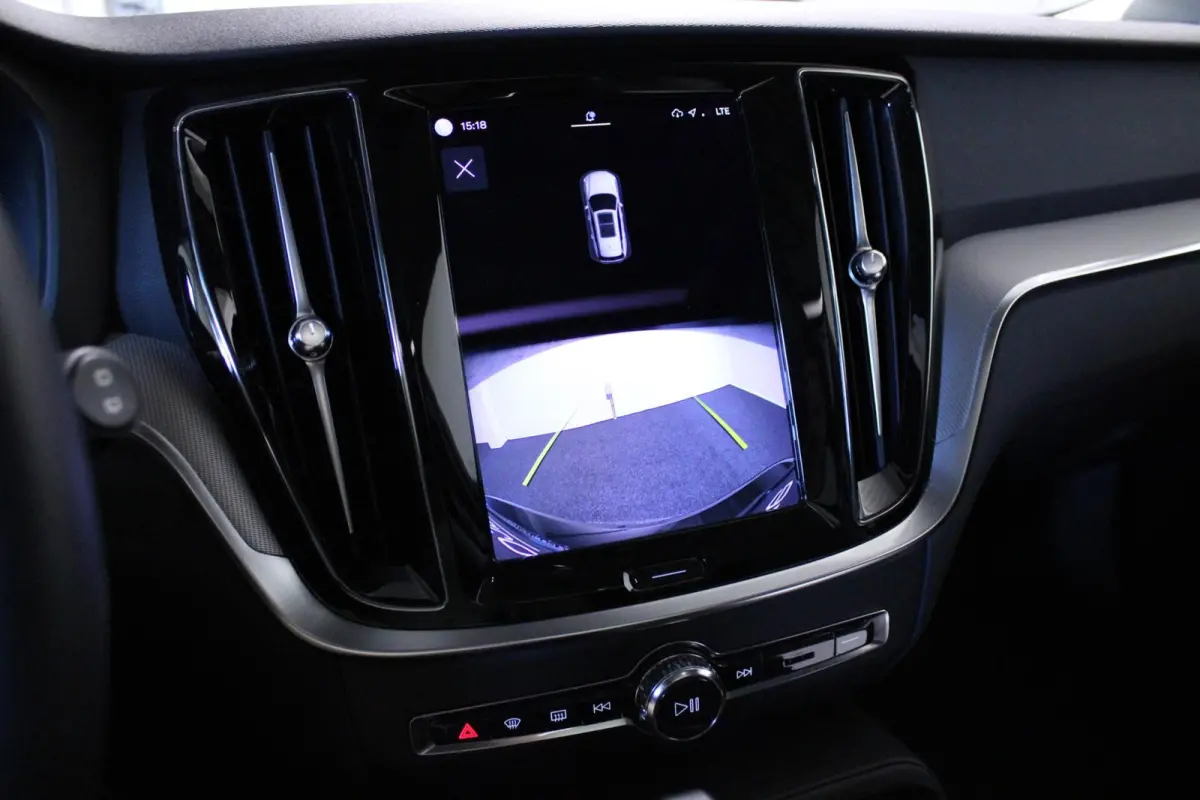 2.0 T6 Plug-in hybrid AWD Plus Dark | H/K | PANO |