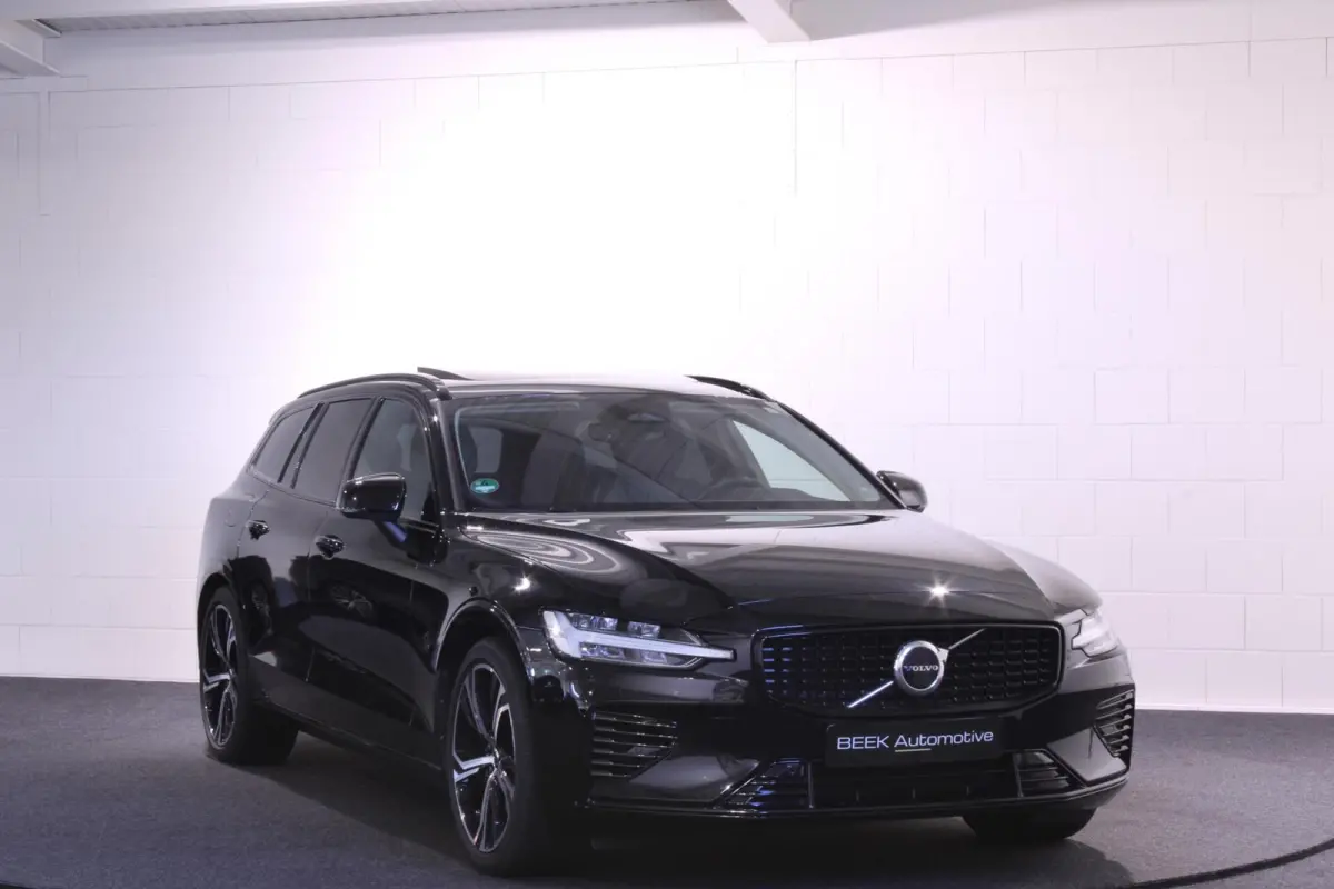 2.0 T6 Plug-in hybrid AWD Plus Dark | H/K | PANO |