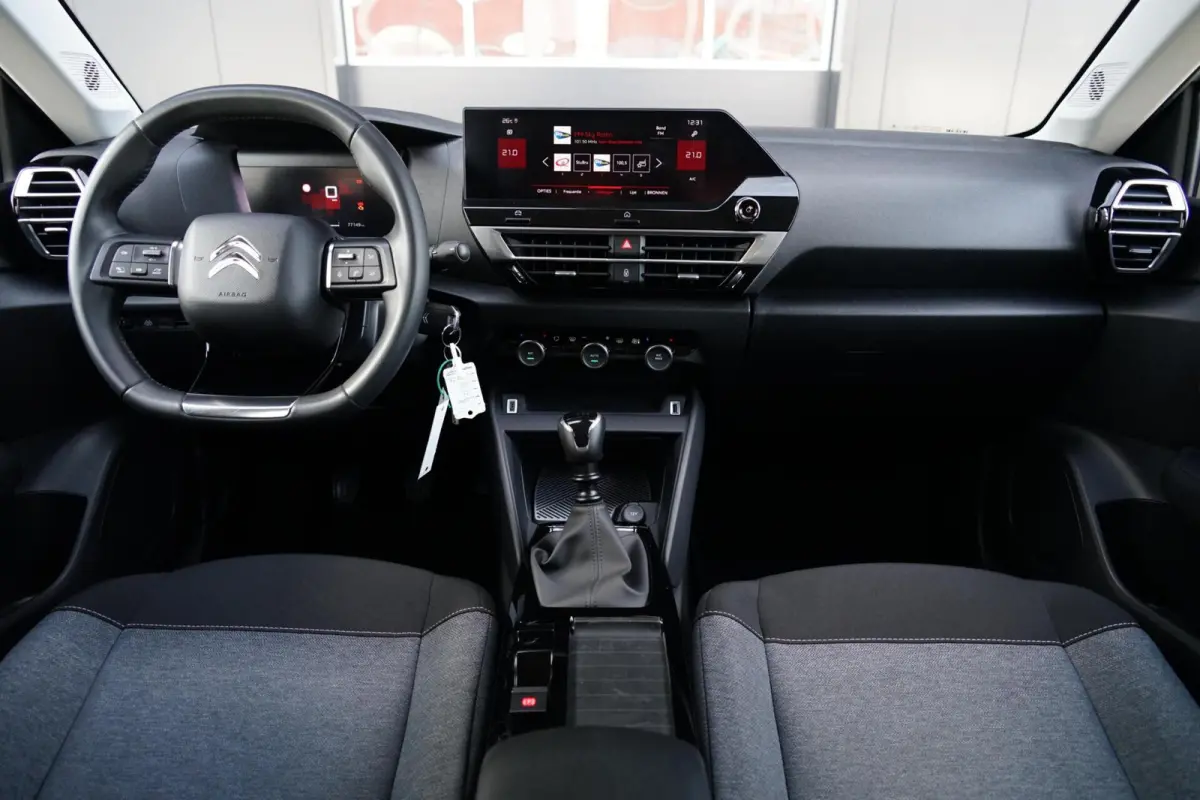 1.2 Puretech Feel, NL, CarPlay, PDC, clima, cruise