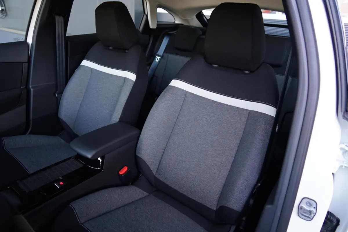 1.2 Puretech Feel, NL, CarPlay, PDC, clima, cruise