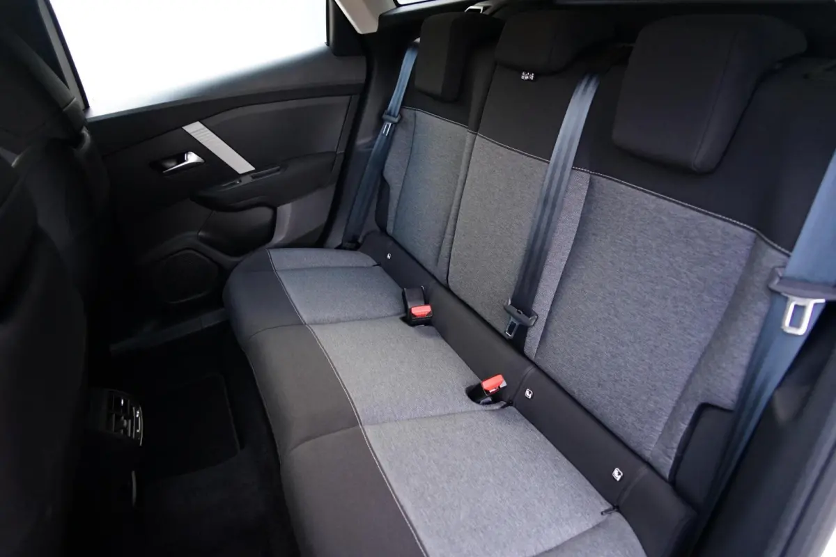 1.2 Puretech Feel, NL, CarPlay, PDC, clima, cruise