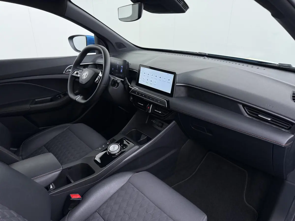 1.5 Hybrid+ Luxury ONDERHOUD GEHAD BIJ DEALER, DIRECT LEVERBAAR | 7 JAAR MG FABRIEKS GARANTIE TM 02-2032 | STOEL + STUURVERWARMING | 360 CAMERA | ADAP. CRUISE | DODE HOEK | KEYLESS | APPLE C