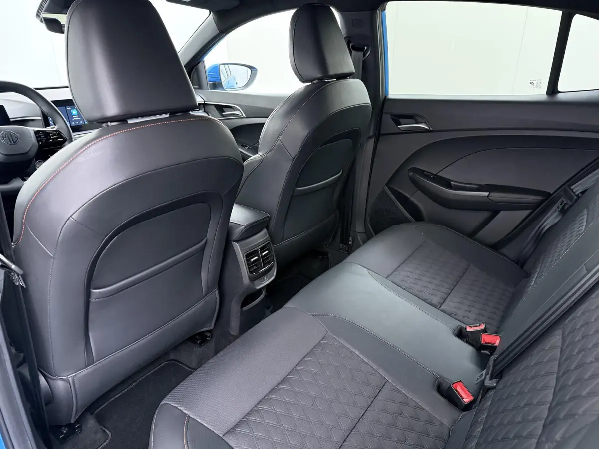 1.5 Hybrid+ Luxury ONDERHOUD GEHAD BIJ DEALER, DIRECT LEVERBAAR | 7 JAAR MG FABRIEKS GARANTIE TM 02-2032 | STOEL + STUURVERWARMING | 360 CAMERA | ADAP. CRUISE | DODE HOEK | KEYLESS | APPLE C
