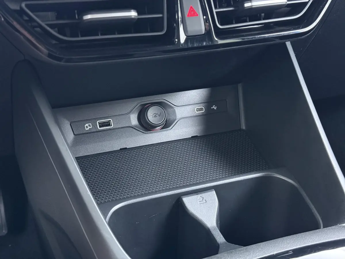 1.5 Hybrid+ Luxury ONDERHOUD GEHAD BIJ DEALER, DIRECT LEVERBAAR | 7 JAAR MG FABRIEKS GARANTIE TM 02-2032 | STOEL + STUURVERWARMING | 360 CAMERA | ADAP. CRUISE | DODE HOEK | KEYLESS | APPLE C