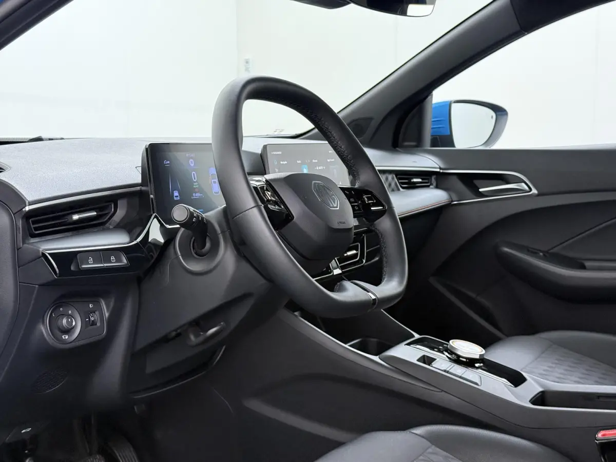 1.5 Hybrid+ Luxury ONDERHOUD GEHAD BIJ DEALER, DIRECT LEVERBAAR | 7 JAAR MG FABRIEKS GARANTIE TM 02-2032 | STOEL + STUURVERWARMING | 360 CAMERA | ADAP. CRUISE | DODE HOEK | KEYLESS | APPLE C