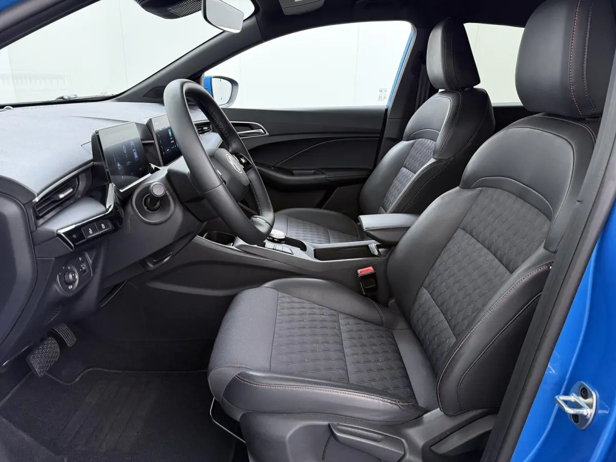 1.5 Hybrid+ Luxury ONDERHOUD GEHAD BIJ DEALER, DIRECT LEVERBAAR | 7 JAAR MG FABRIEKS GARANTIE TM 02-2032 | STOEL + STUURVERWARMING | 360 CAMERA | ADAP. CRUISE | DODE HOEK | KEYLESS | APPLE C