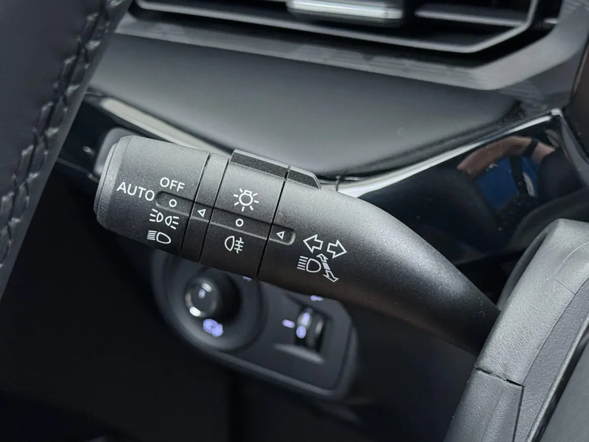 1.5 Hybrid+ Luxury ONDERHOUD GEHAD BIJ DEALER, DIRECT LEVERBAAR | 7 JAAR MG FABRIEKS GARANTIE TM 02-2032 | STOEL + STUURVERWARMING | 360 CAMERA | ADAP. CRUISE | DODE HOEK | KEYLESS | APPLE C