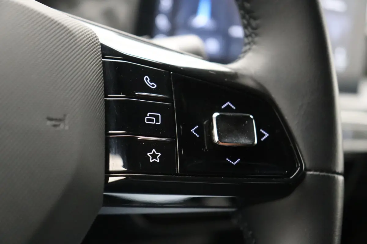 1.5 Luxury | Apple Carplay & Android Auto | Rondomzicht Camera | Stoel en Stuurwielverwarming |