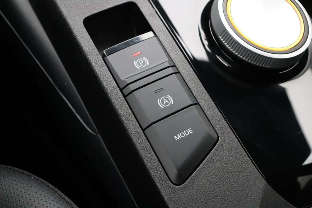 1.5 Luxury | Apple Carplay & Android Auto | Rondomzicht Camera | Stoel en Stuurwielverwarming |