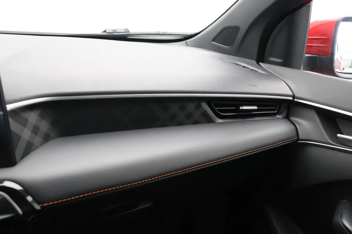 1.5 Luxury | Apple Carplay & Android Auto | Rondomzicht Camera | Stoel en Stuurwielverwarming |