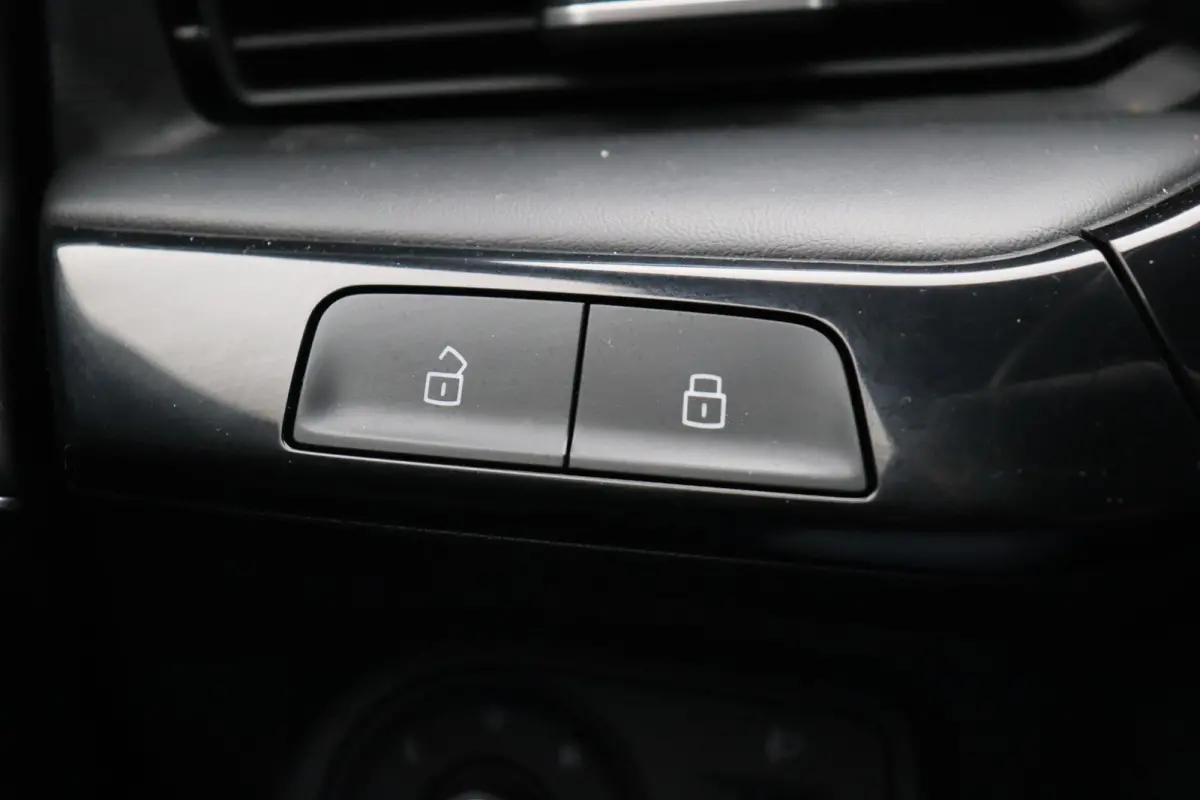 1.5 Luxury | Apple Carplay & Android Auto | Rondomzicht Camera | Stoel en Stuurwielverwarming |