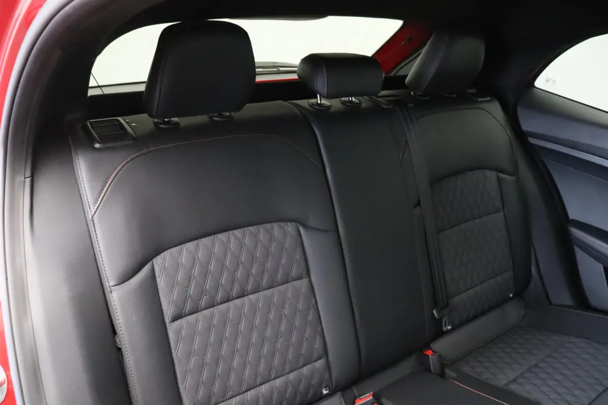 1.5 Luxury | Apple Carplay & Android Auto | Rondomzicht Camera | Stoel en Stuurwielverwarming |