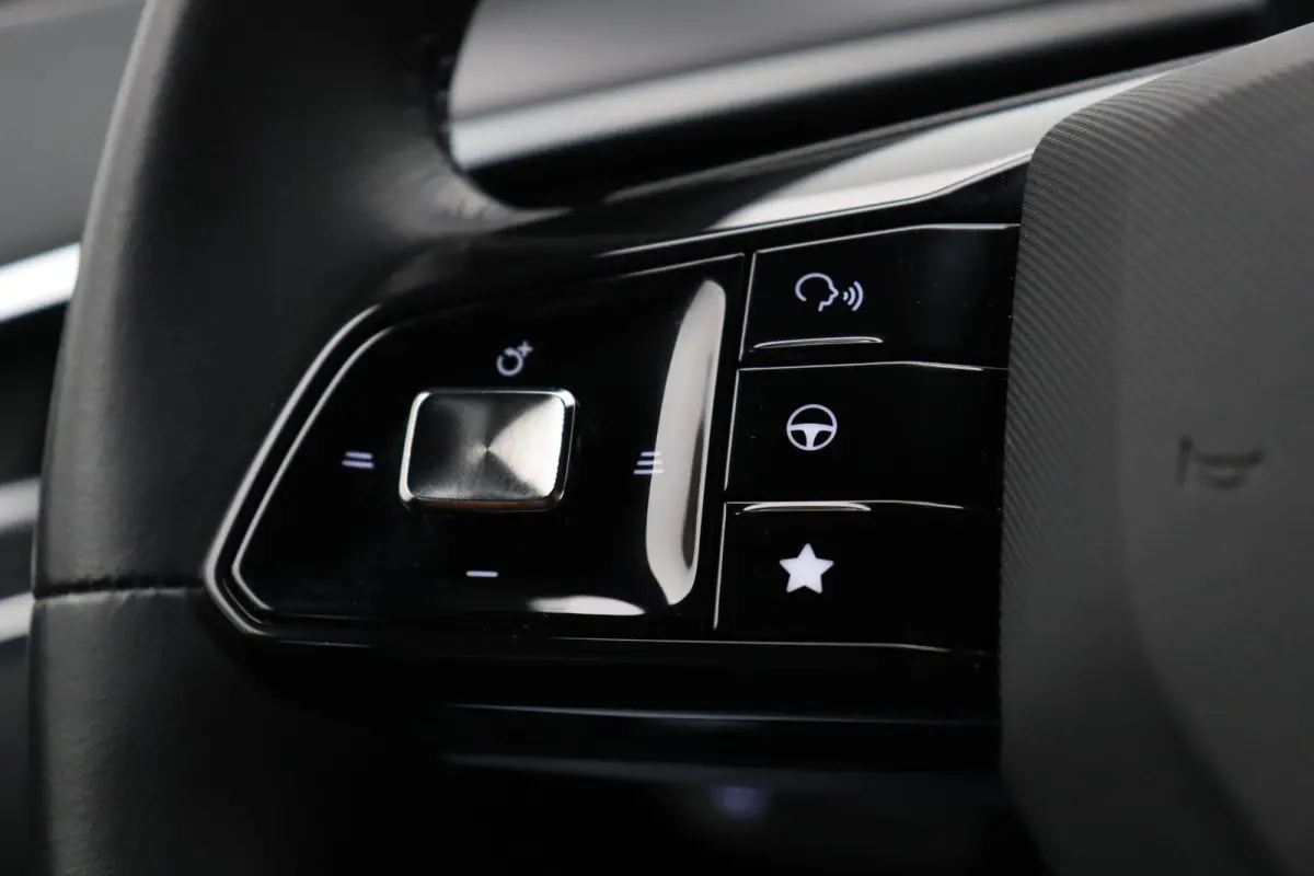 1.5 Luxury | Apple Carplay & Android Auto | Rondomzicht Camera | Stoel en Stuurwielverwarming |