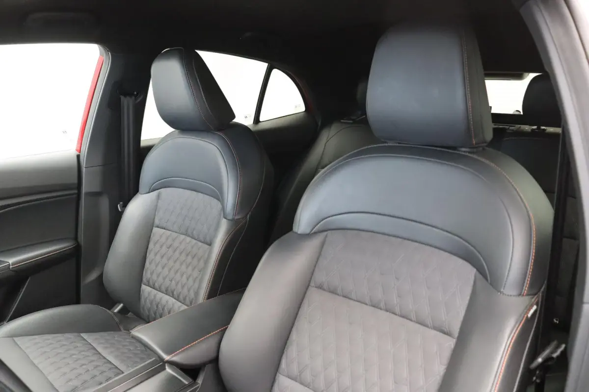 1.5 Luxury | Apple Carplay & Android Auto | Rondomzicht Camera | Stoel en Stuurwielverwarming |
