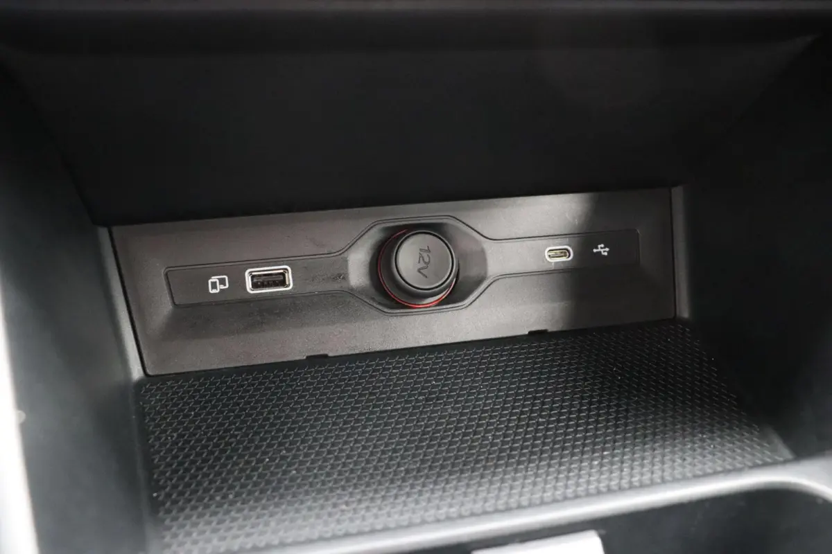 1.5 Luxury | Apple Carplay & Android Auto | Rondomzicht Camera | Stoel en Stuurwielverwarming |