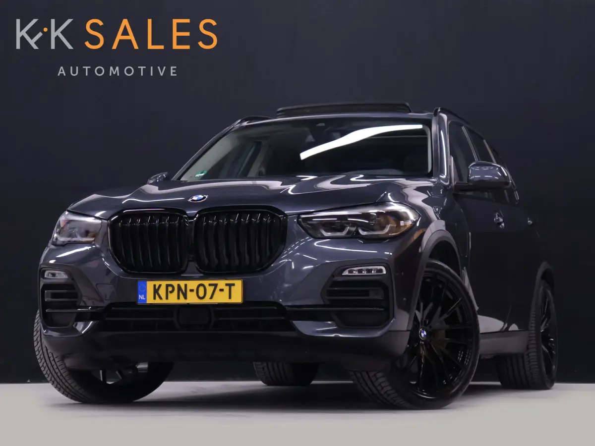 xDrive45e Sport [SOH 97%, PANORAMADAK, HARMAN KARDON, ADAPTIVE CRUISE, SFEERVERLICHTING,  TREKHAAK, LUCHTVERING, APPLE CARPLAY, ANDROID AUTO, MEMORY SEATS, CAMERA, VOL LEDER, NIEUWSTAAT]
