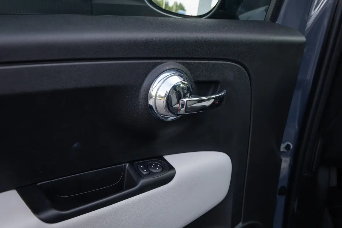 1.0 Hybrid Dolcevita | Panoramadak | Cruise control | Bluetooth | Half leder