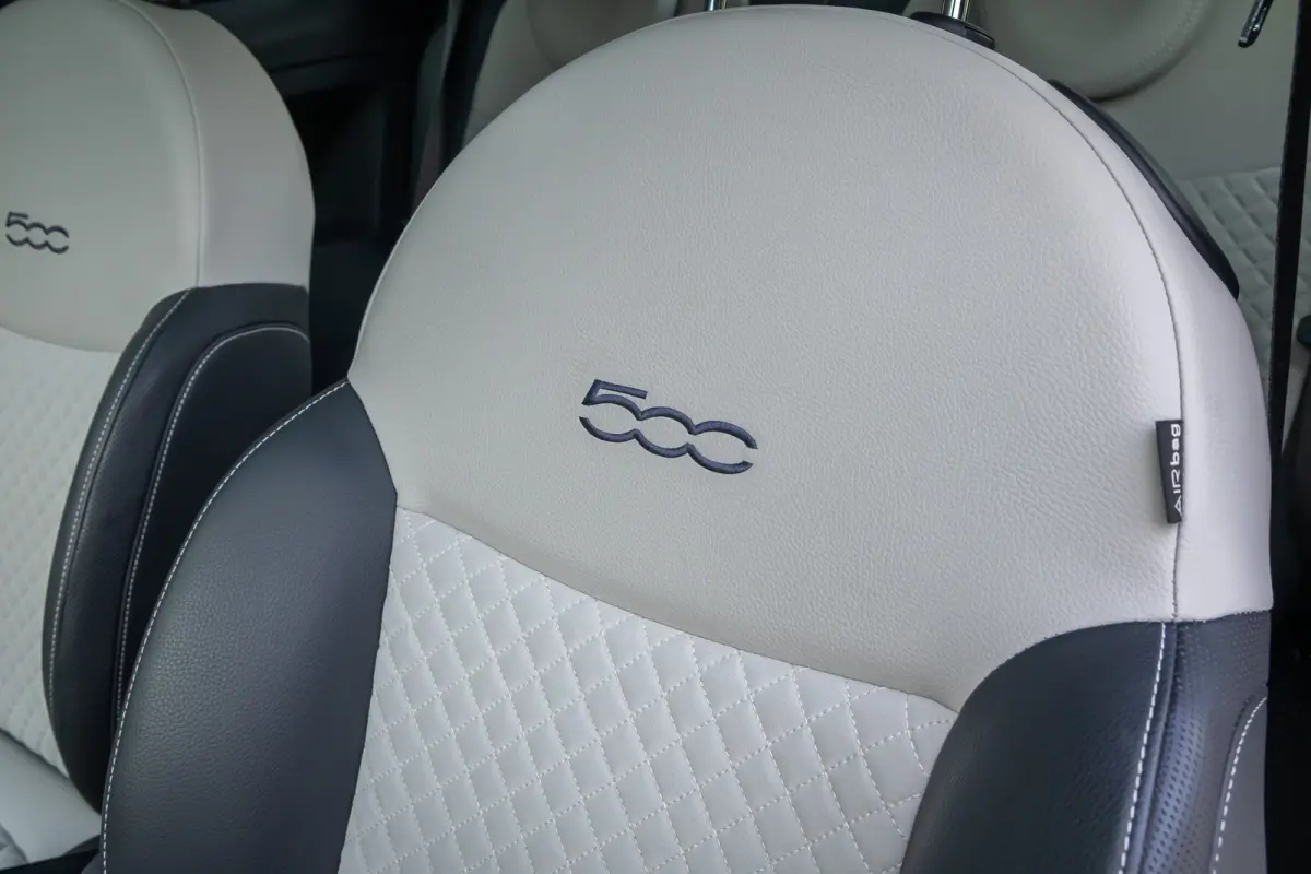 1.0 Hybrid Dolcevita | Panoramadak | Cruise control | Bluetooth | Half leder