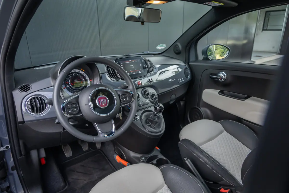 1.0 Hybrid Dolcevita | Panoramadak | Cruise control | Bluetooth | Half leder
