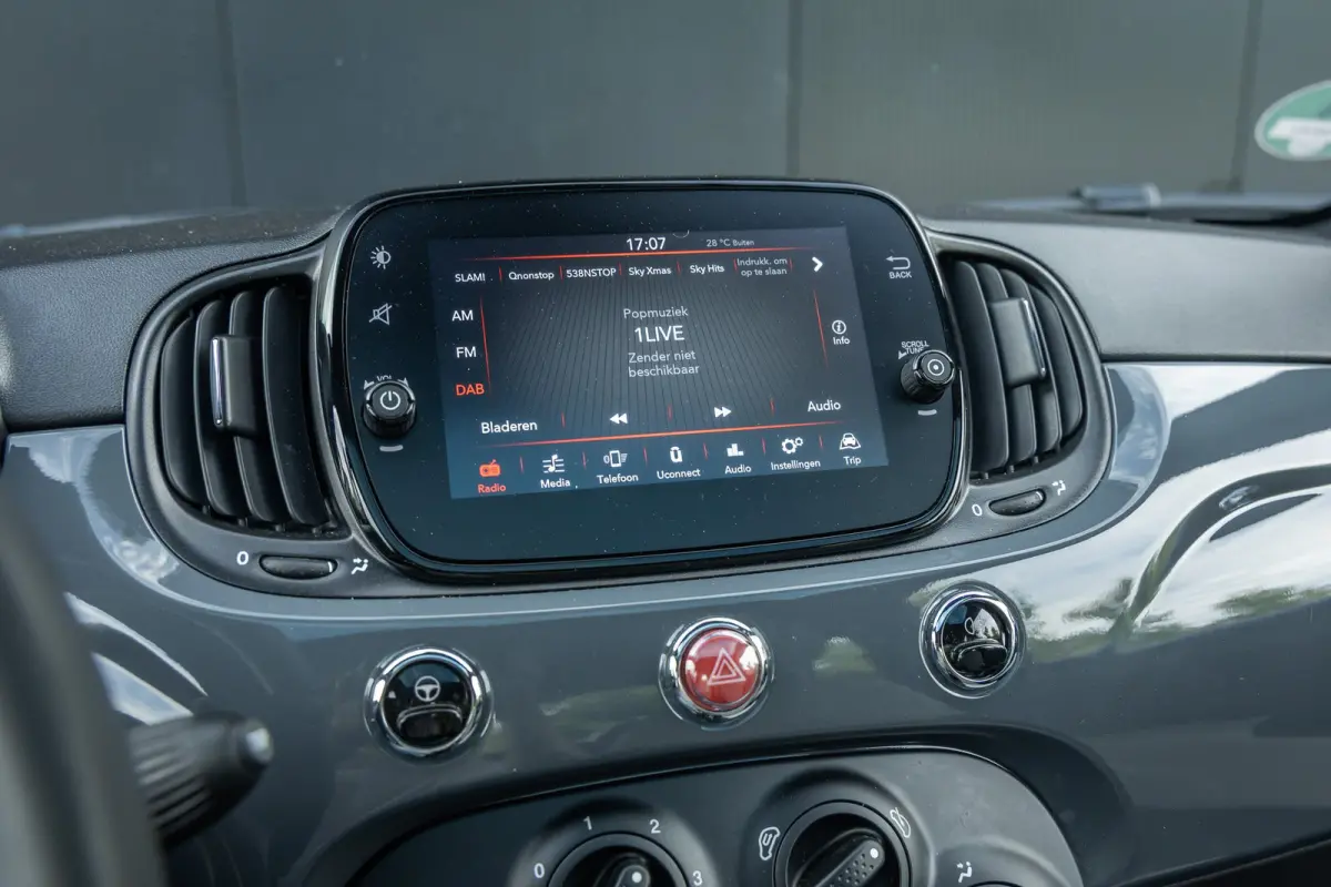 1.0 Hybrid Dolcevita | Panoramadak | Cruise control | Bluetooth | Half leder