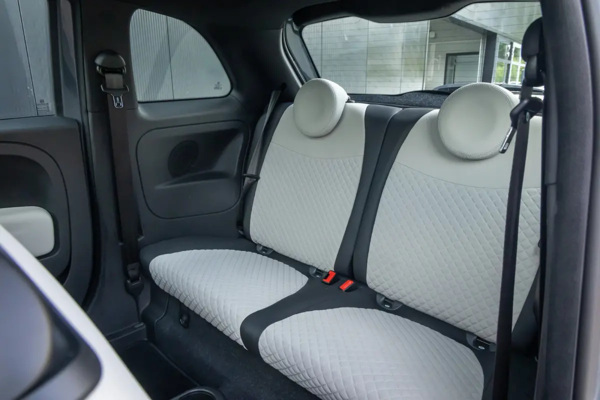 1.0 Hybrid Dolcevita | Panoramadak | Cruise control | Bluetooth | Half leder