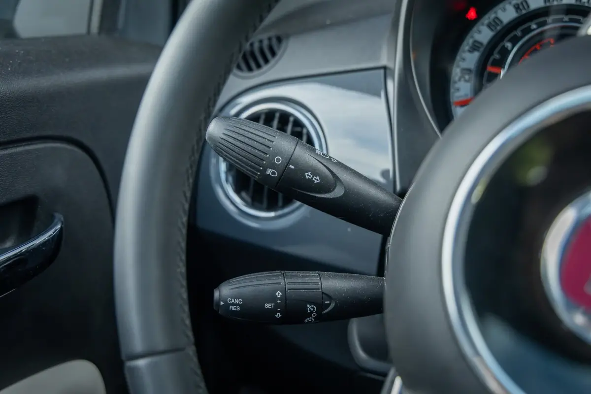 1.0 Hybrid Dolcevita | Panoramadak | Cruise control | Bluetooth | Half leder