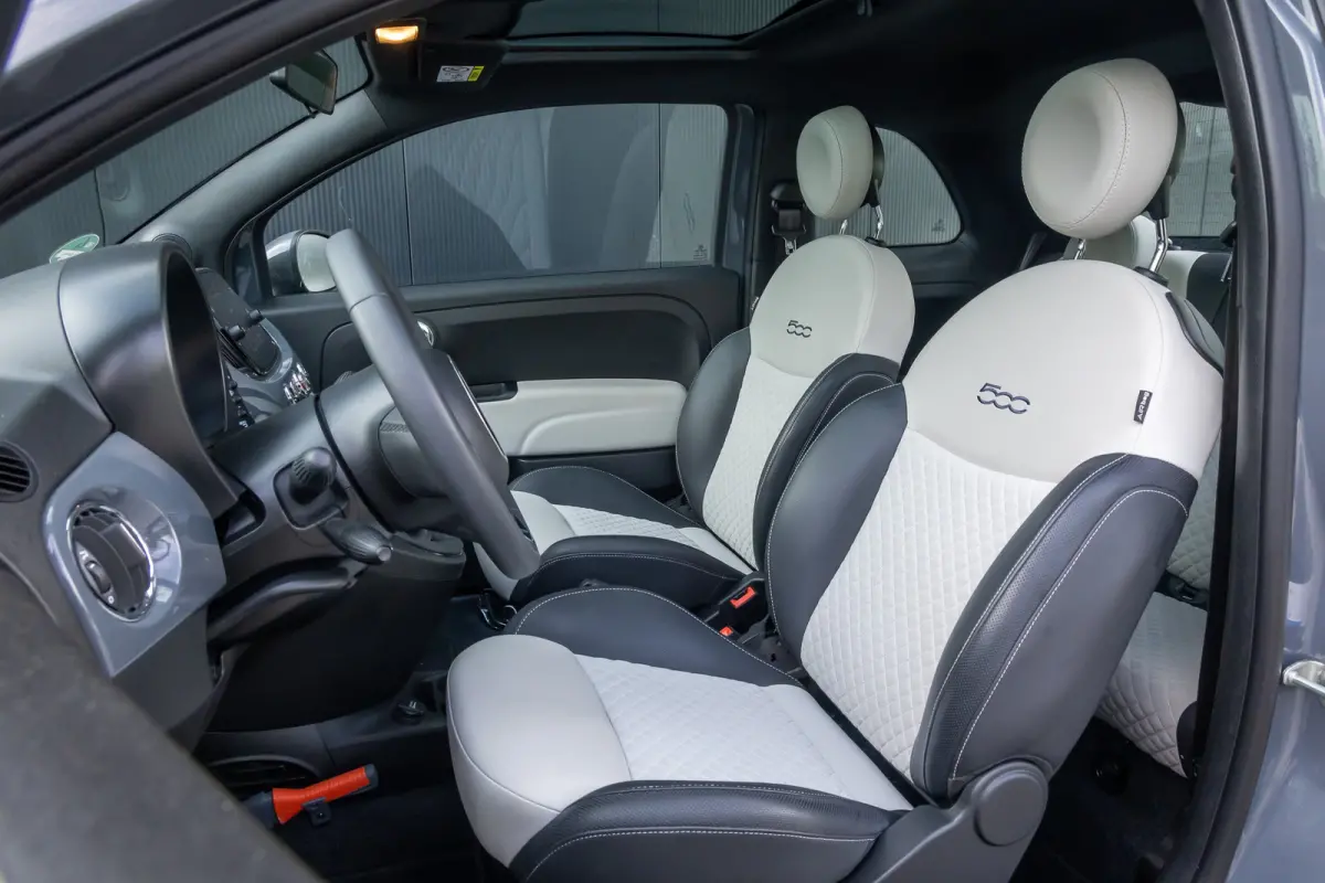 1.0 Hybrid Dolcevita | Panoramadak | Cruise control | Bluetooth | Half leder