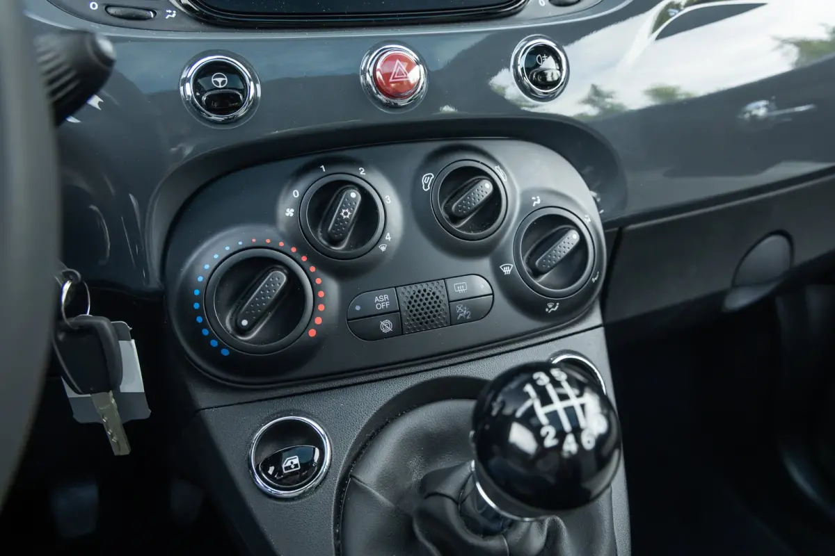 1.0 Hybrid Dolcevita | Panoramadak | Cruise control | Bluetooth | Half leder