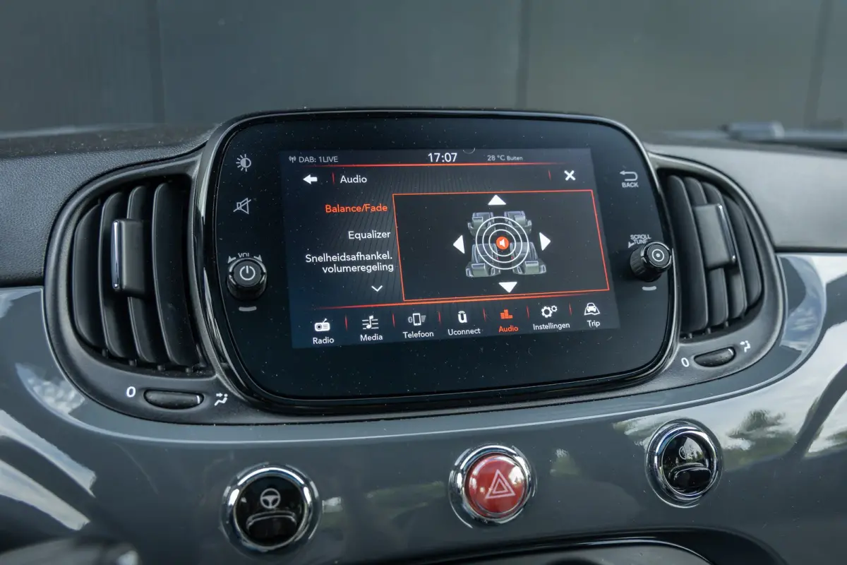 1.0 Hybrid Dolcevita | Panoramadak | Cruise control | Bluetooth | Half leder