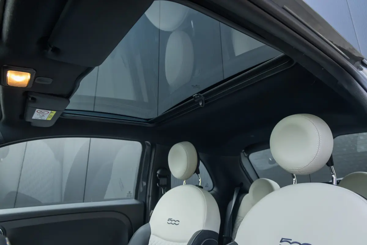1.0 Hybrid Dolcevita | Panoramadak | Cruise control | Bluetooth | Half leder