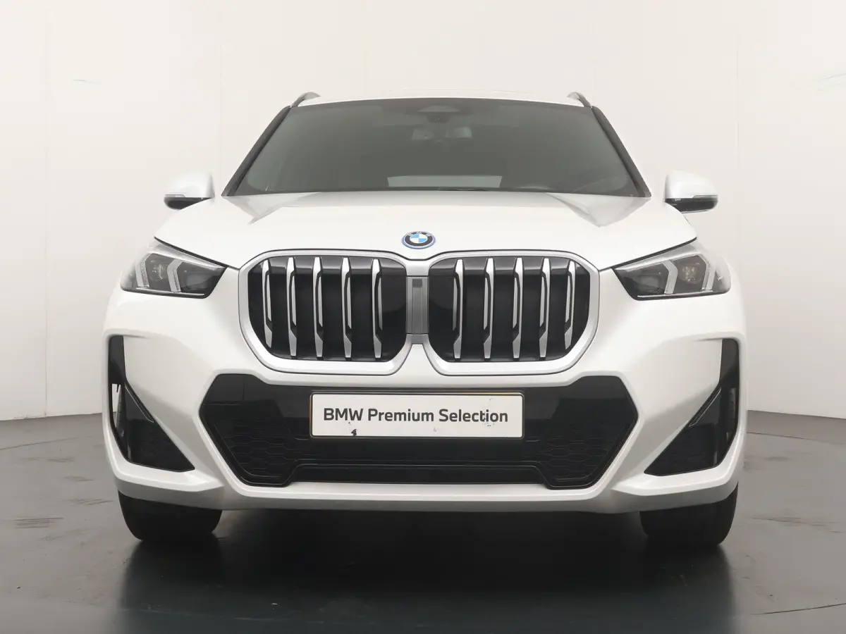 xDrive30e | Trekhaak | M-Sportpakket | Glazen Panoramadak | Comfort Access | Stoelverwarming |