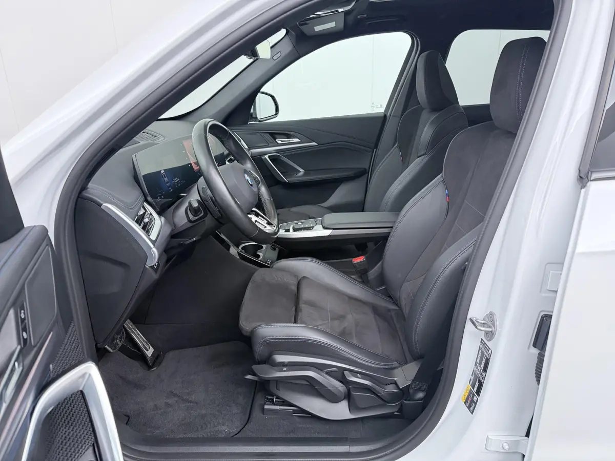 xDrive30e | Trekhaak | M-Sportpakket | Glazen Panoramadak | Comfort Access | Stoelverwarming |