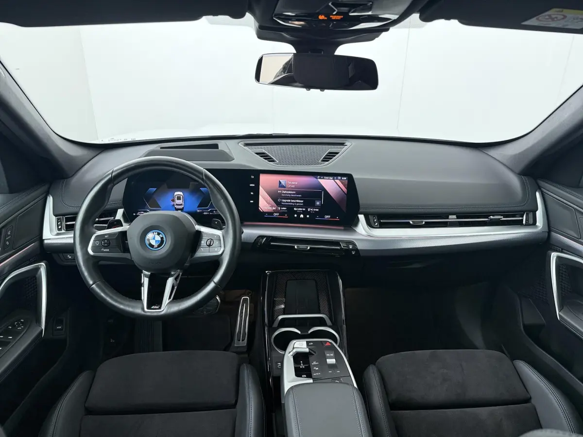 xDrive30e | Trekhaak | M-Sportpakket | Glazen Panoramadak | Comfort Access | Stoelverwarming |