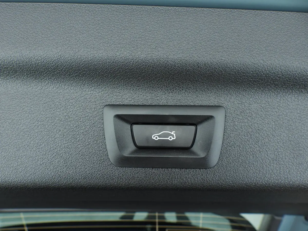 xDrive25e | M-Sportpakket | LED | Navigatie | Sportstoelen | Stoelverwarming | DAB | Harman-kardon sound | Alu 18 inch