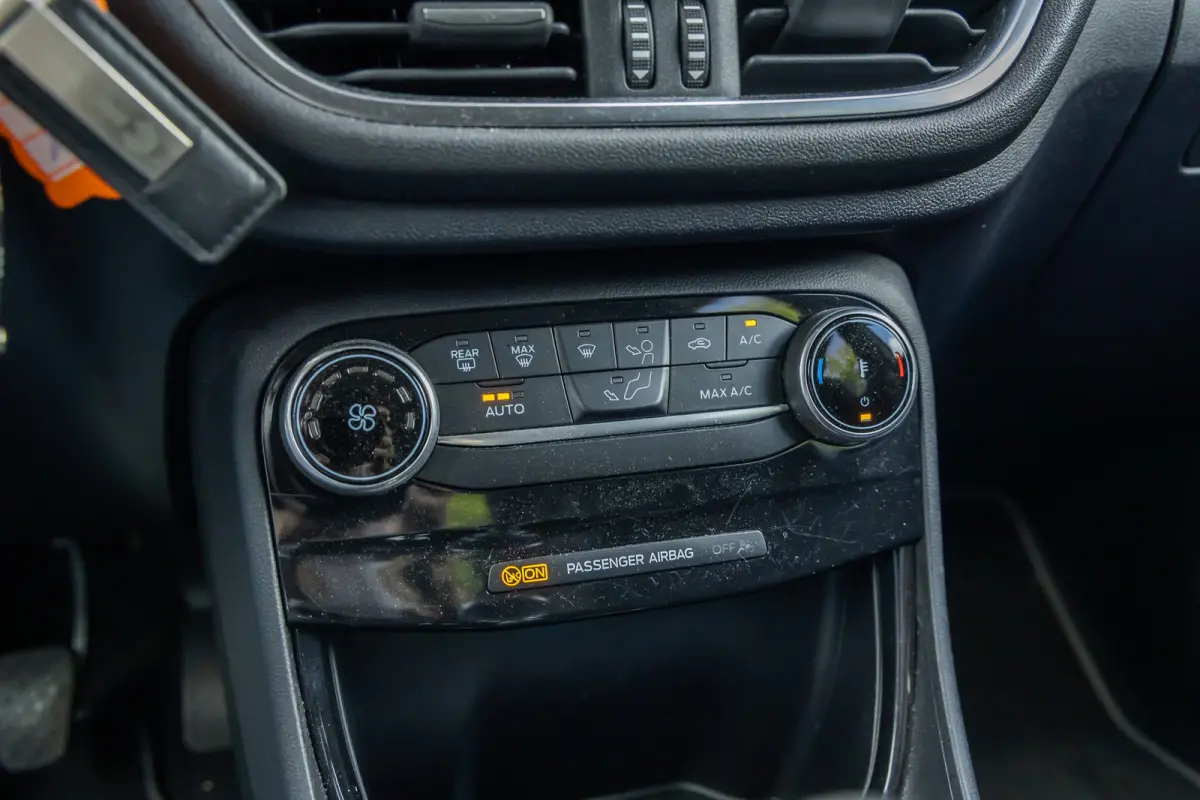 1.0 EcoBoost Titanium X | Half leder | LED verlichting | Privacy-glass | Apple carplay / Android auto | Parkeercamera