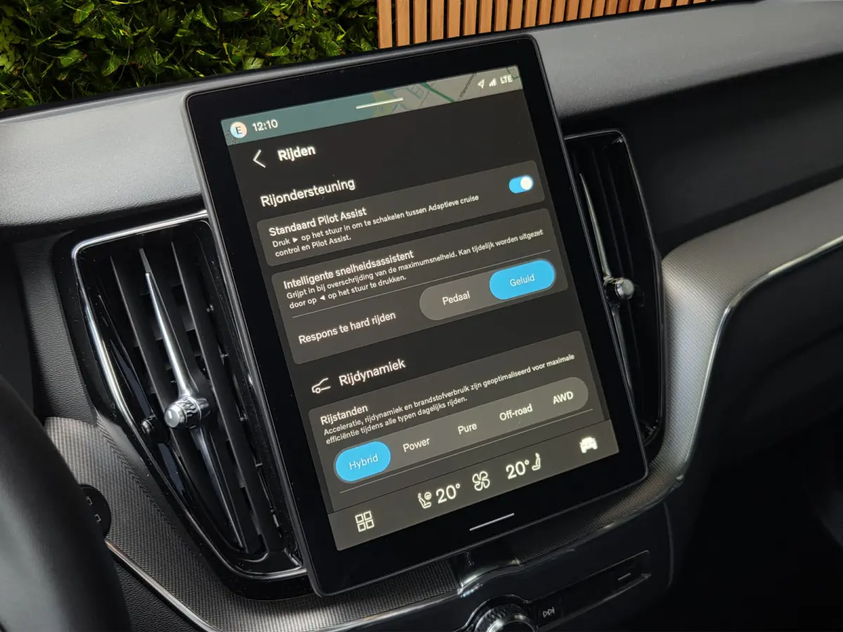 2.0 T6 Plug-in hybrid AWD Plus Dark | Pano | 360 Cam | Head-up | Pilot Assist | Memory | Harman/Kardon