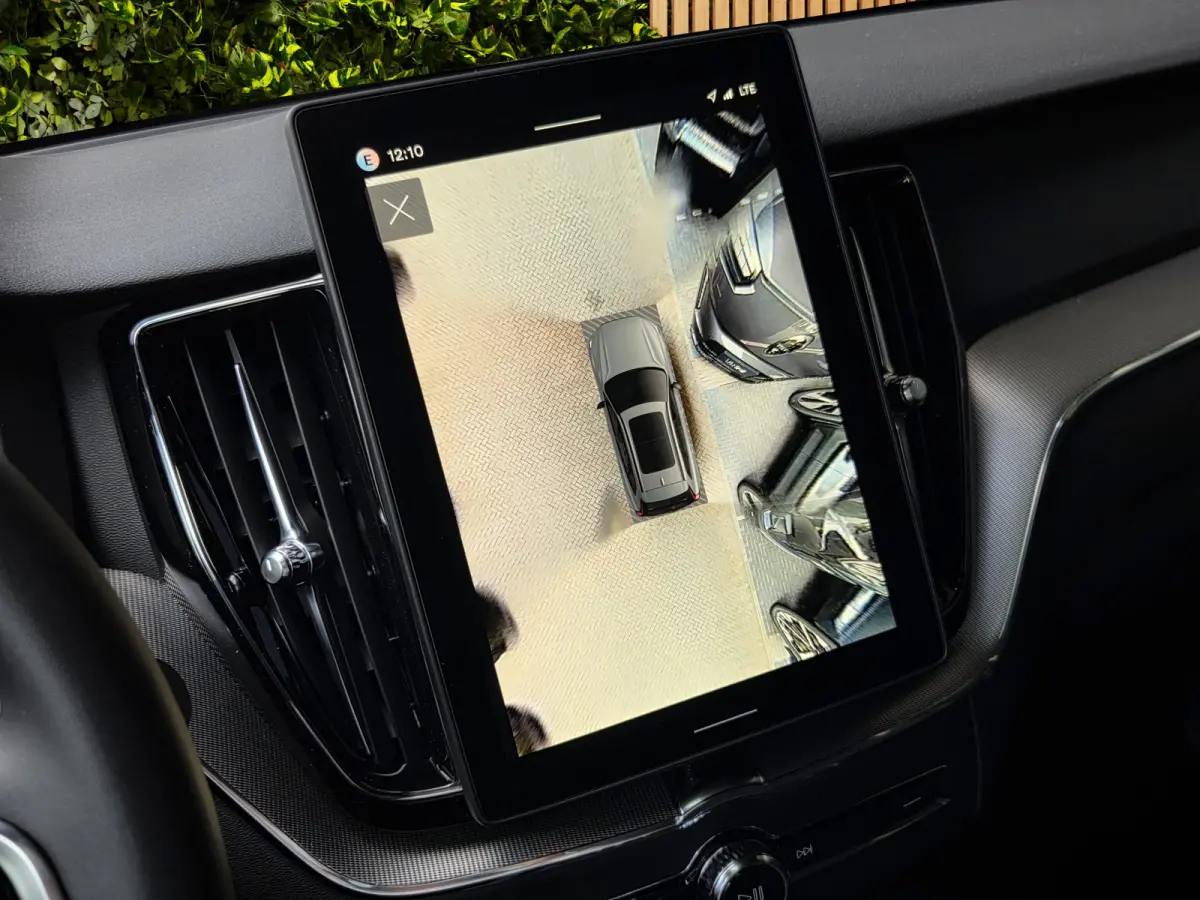2.0 T6 Plug-in hybrid AWD Plus Dark | Pano | 360 Cam | Head-up | Pilot Assist | Memory | Harman/Kardon