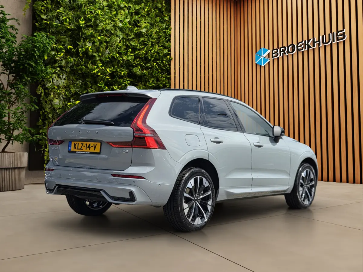 2.0 T6 Plug-in hybrid AWD Plus Dark | Pano | 360 Cam | Head-up | Pilot Assist | Memory | Harman/Kardon