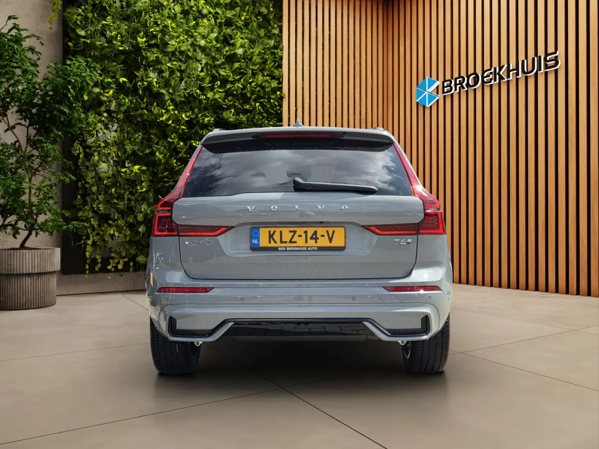 2.0 T6 Plug-in hybrid AWD Plus Dark | Pano | 360 Cam | Head-up | Pilot Assist | Memory | Harman/Kardon