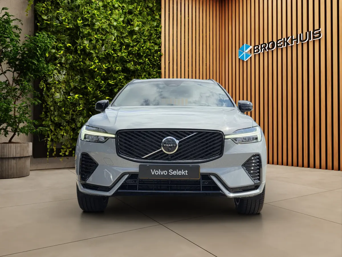 2.0 T6 Plug-in hybrid AWD Plus Dark | Pano | 360 Cam | Head-up | Pilot Assist | Memory | Harman/Kardon