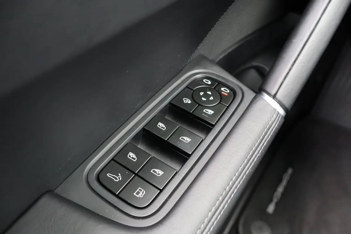 3.0 E-Hybrid Black Edition Platinum 462PK NIEUWSTAAT 1STE EIG. SOH 99% I NL-auto I 360 Camera I Leder I Sport Chrono I Pano I elek. stoel I Winterpakket I PASM I Soft-close I