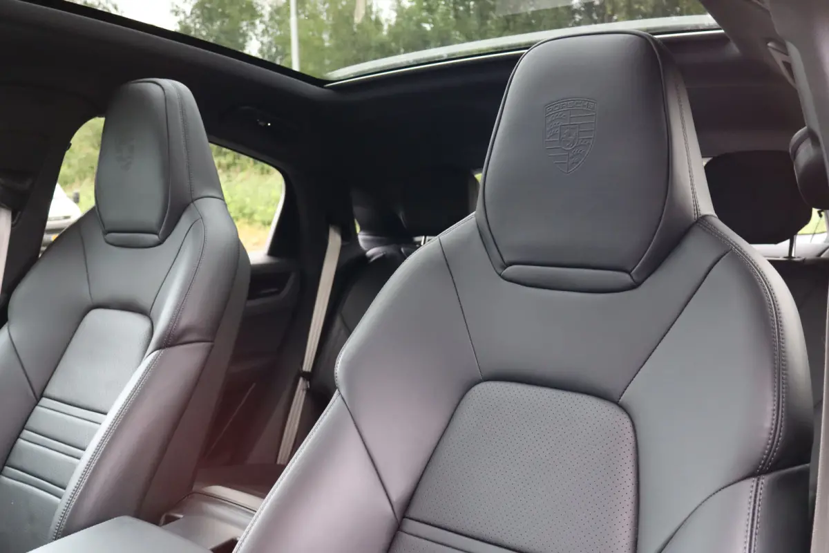 3.0 E-Hybrid Black Edition Platinum 462PK NIEUWSTAAT 1STE EIG. SOH 99% I NL-auto I 360 Camera I Leder I Sport Chrono I Pano I elek. stoel I Winterpakket I PASM I Soft-close I