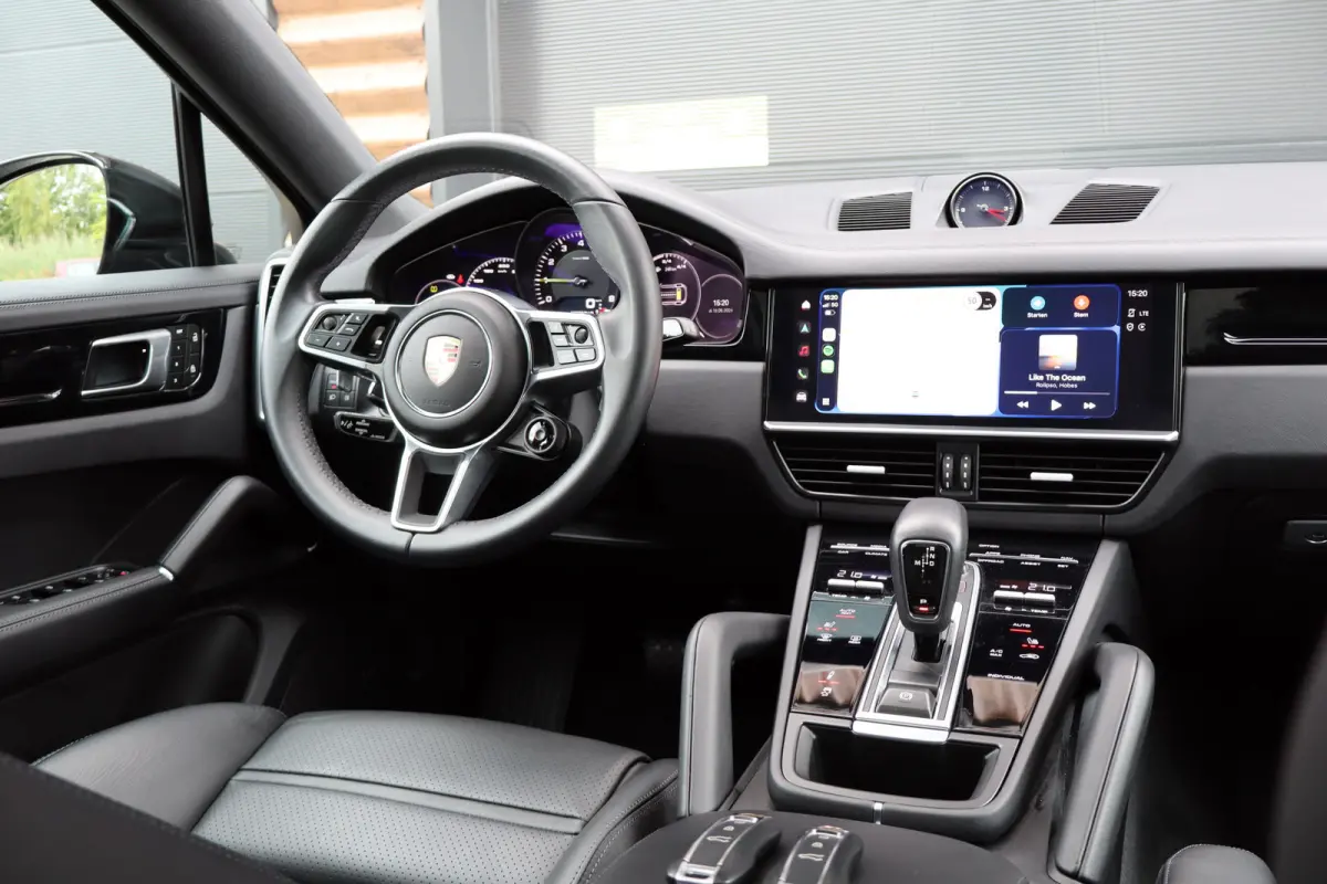 3.0 E-Hybrid Black Edition Platinum 462PK NIEUWSTAAT 1STE EIG. SOH 99% I NL-auto I 360 Camera I Leder I Sport Chrono I Pano I elek. stoel I Winterpakket I PASM I Soft-close I