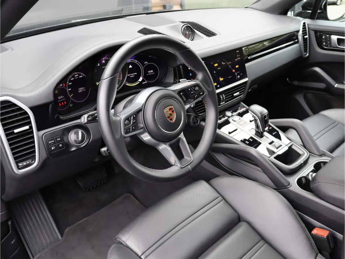 3.0 E-Hybrid Black Edition Platinum 462PK NIEUWSTAAT 1STE EIG. SOH 99% I NL-auto I 360 Camera I Leder I Sport Chrono I Pano I elek. stoel I Winterpakket I PASM I Soft-close I