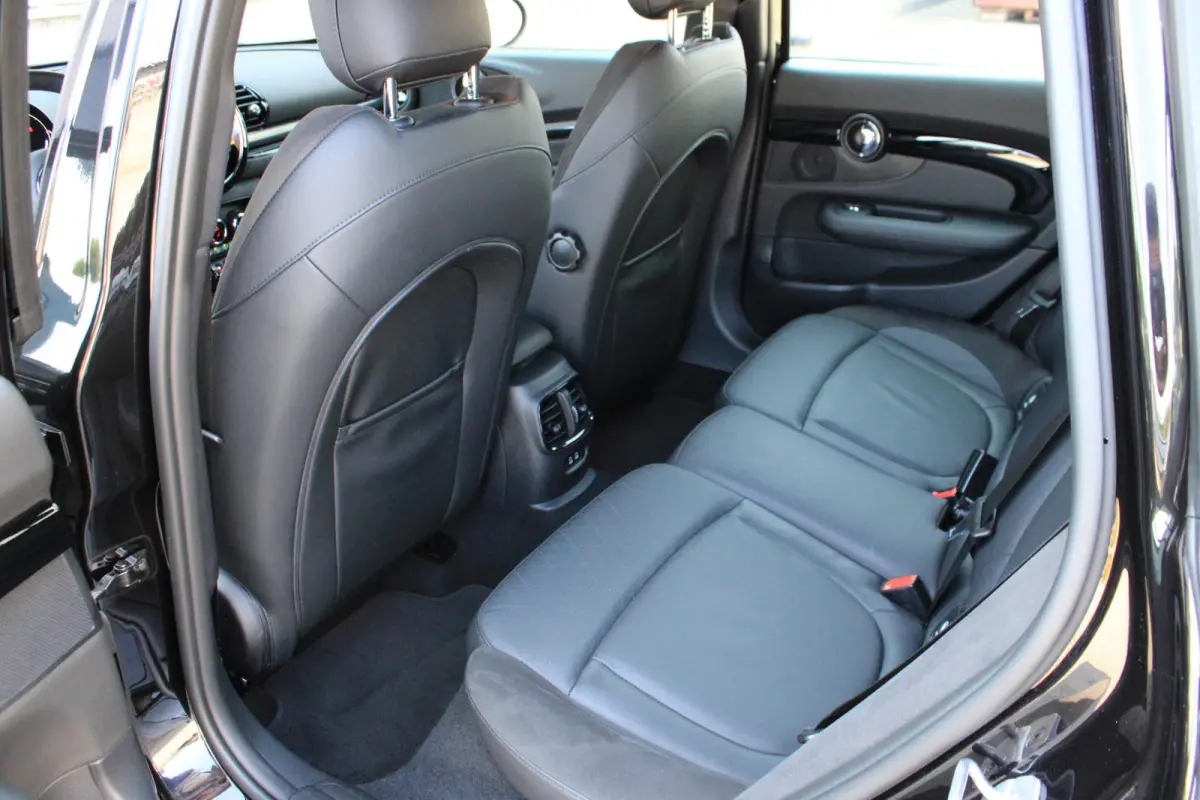 Cooper Camera | ACC | Comfort Access | Leder | DAB | Stoelverwarming | Stuurwielverwarming | 1e Eigenaar | BTW | Facelift