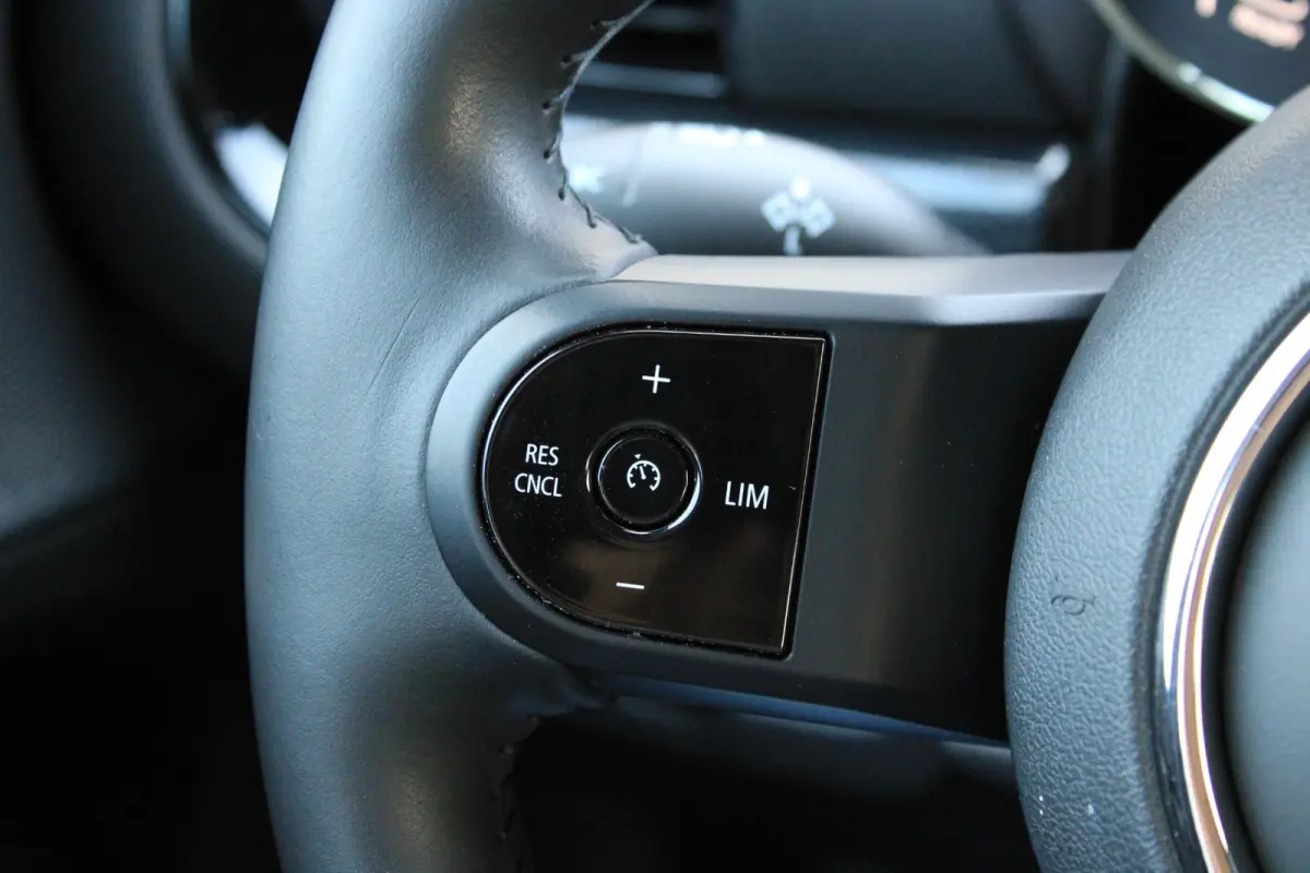 Cooper Camera | ACC | Comfort Access | Leder | DAB | Stoelverwarming | Stuurwielverwarming | 1e Eigenaar | BTW | Facelift
