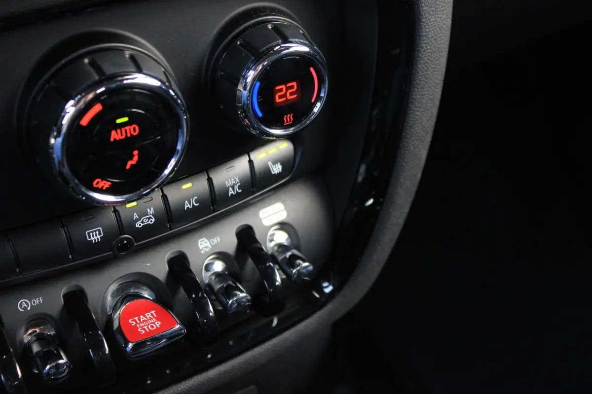 Cooper Camera | ACC | Comfort Access | Leder | DAB | Stoelverwarming | Stuurwielverwarming | 1e Eigenaar | BTW | Facelift