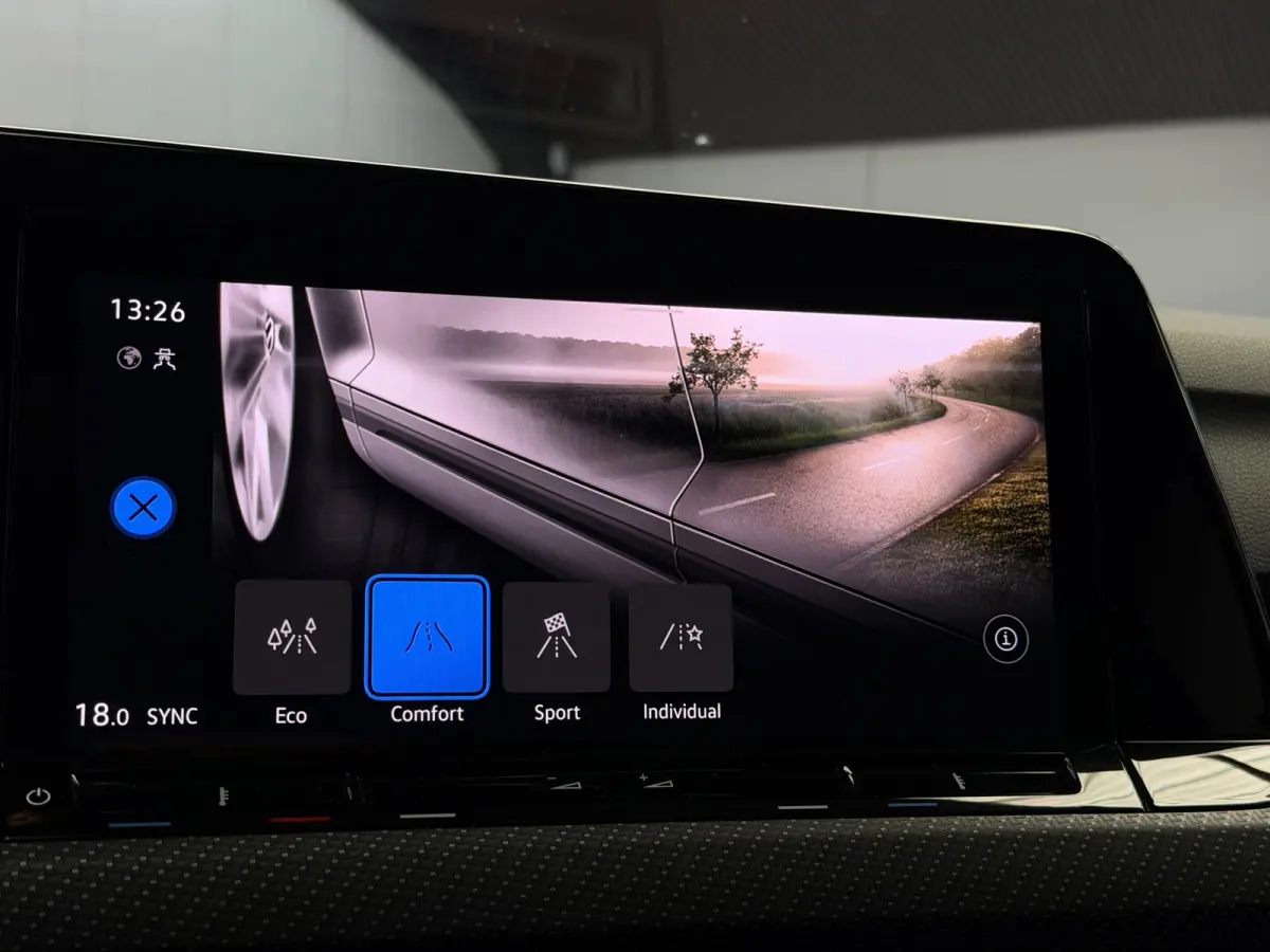 1.5 eTSI 3x R-Line CarPlay Camera