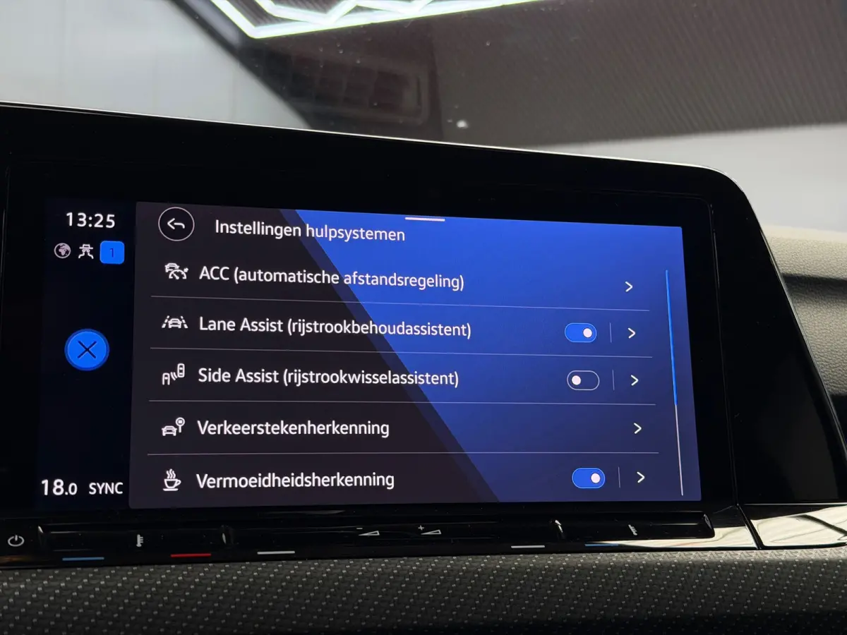 1.5 eTSI 3x R-Line CarPlay Camera